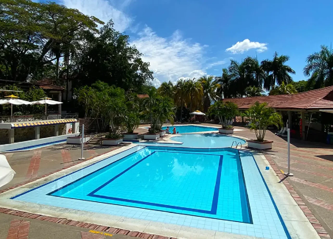 Piscina 1 hotel girardot resort Girardot