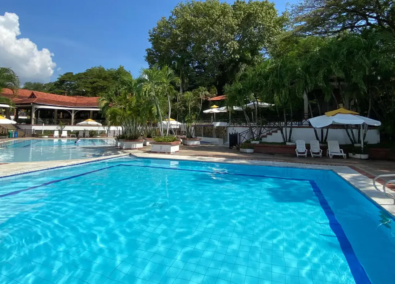 Piscina 2 hotel girardot resort Girardot