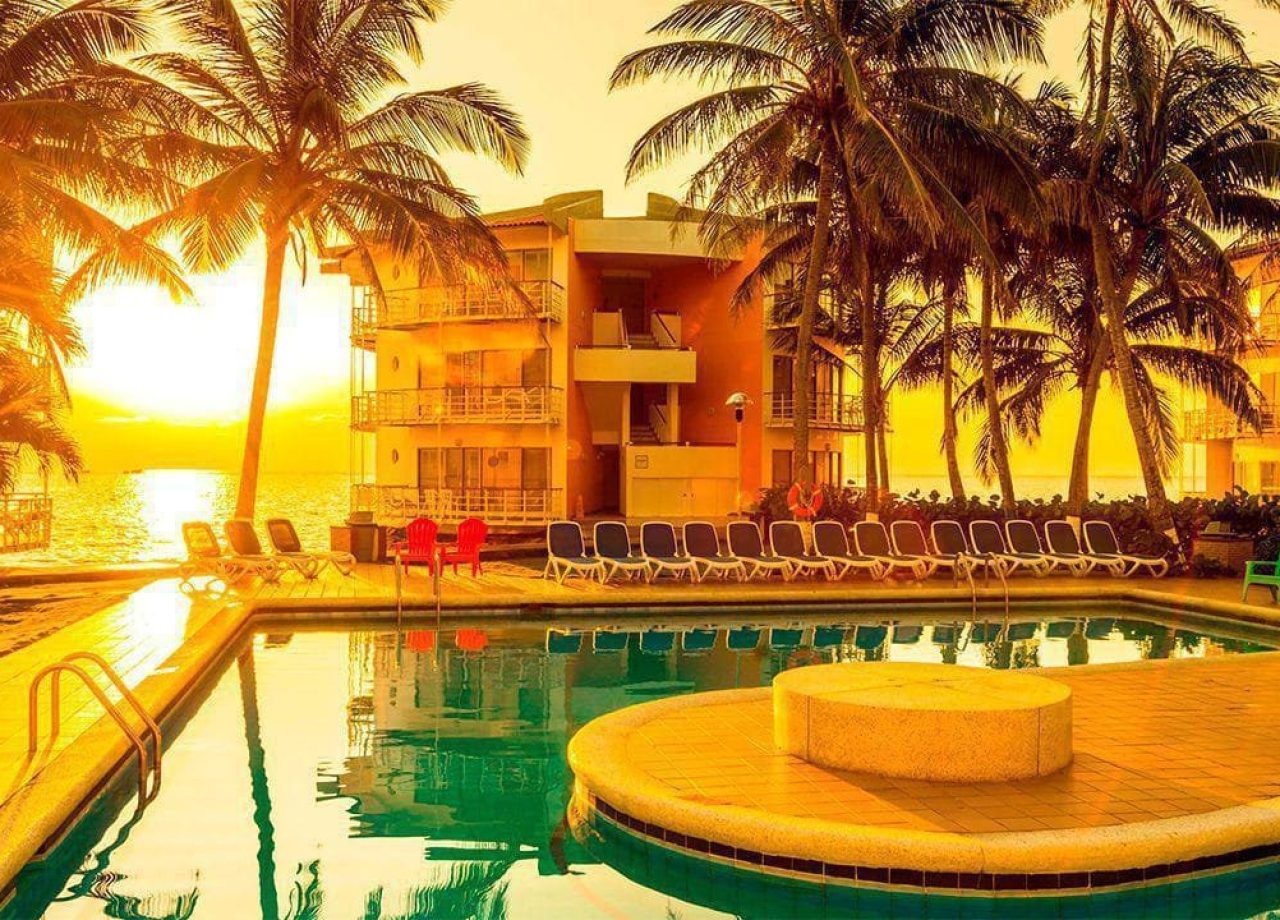 Piscina-hotel-decameron-aquarium