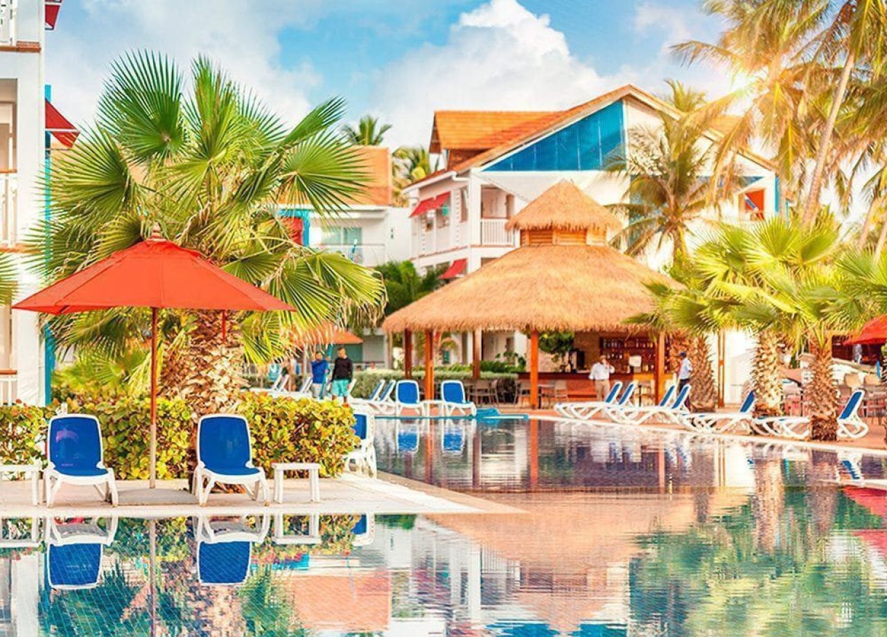 hotel-decamerón-isleño-piscina