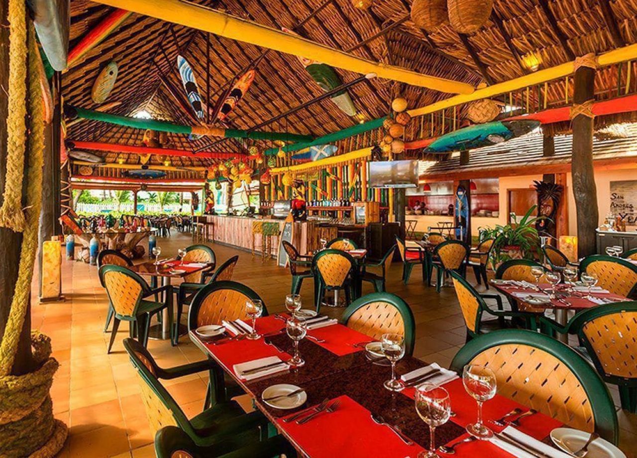 hotel-decamerón-isleño-salon