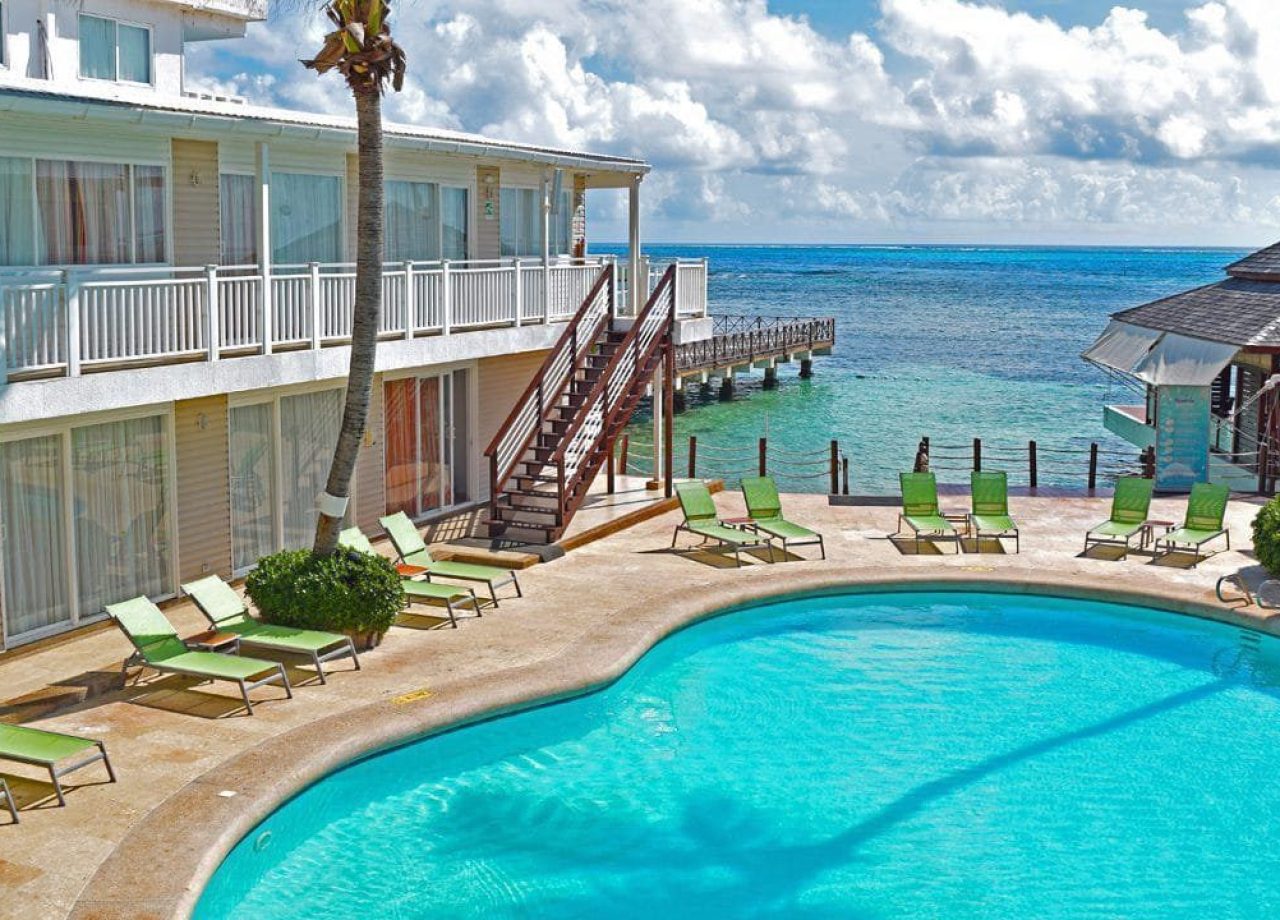 hotel-decamerón-los-delfines-panoramica-piscina