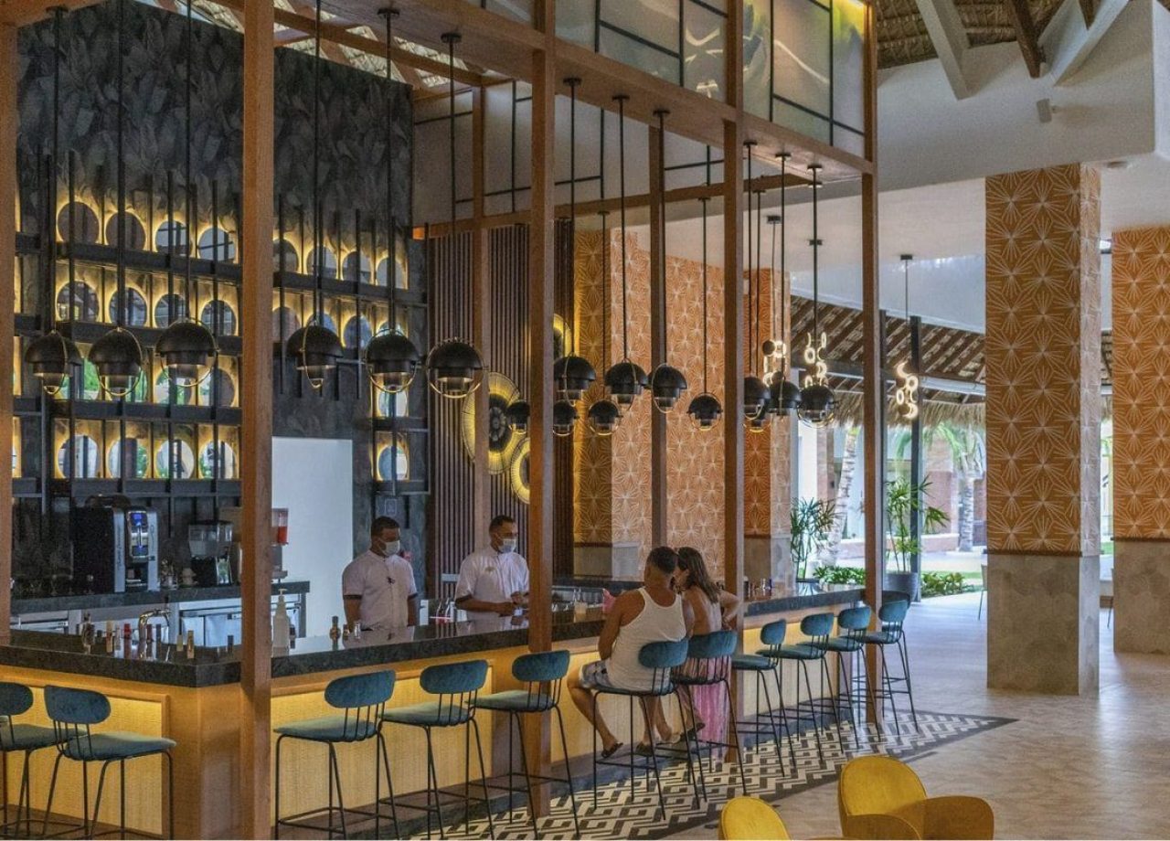 hotel tropical deluxe bar punta cana