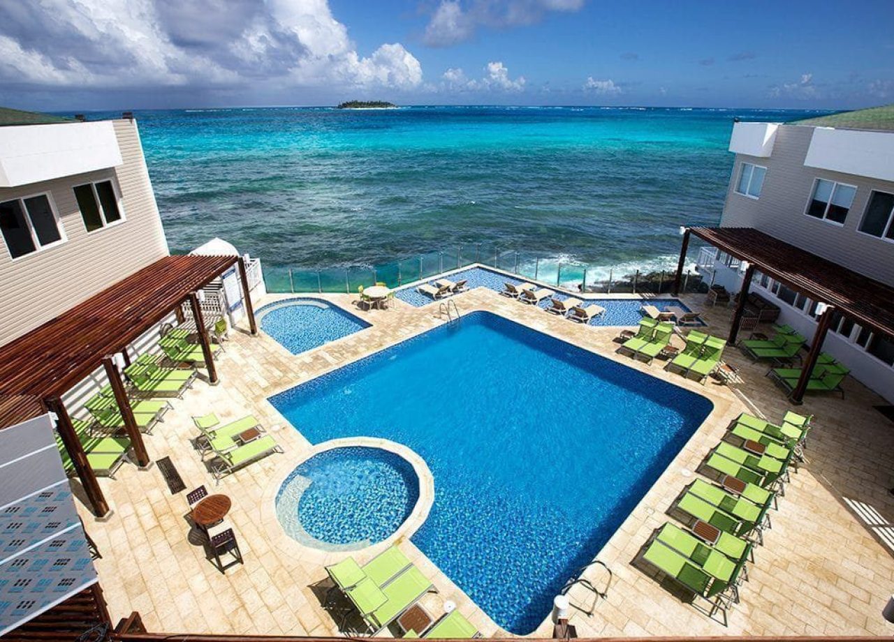 panoramica-piscina-hotel-decameron-maryland