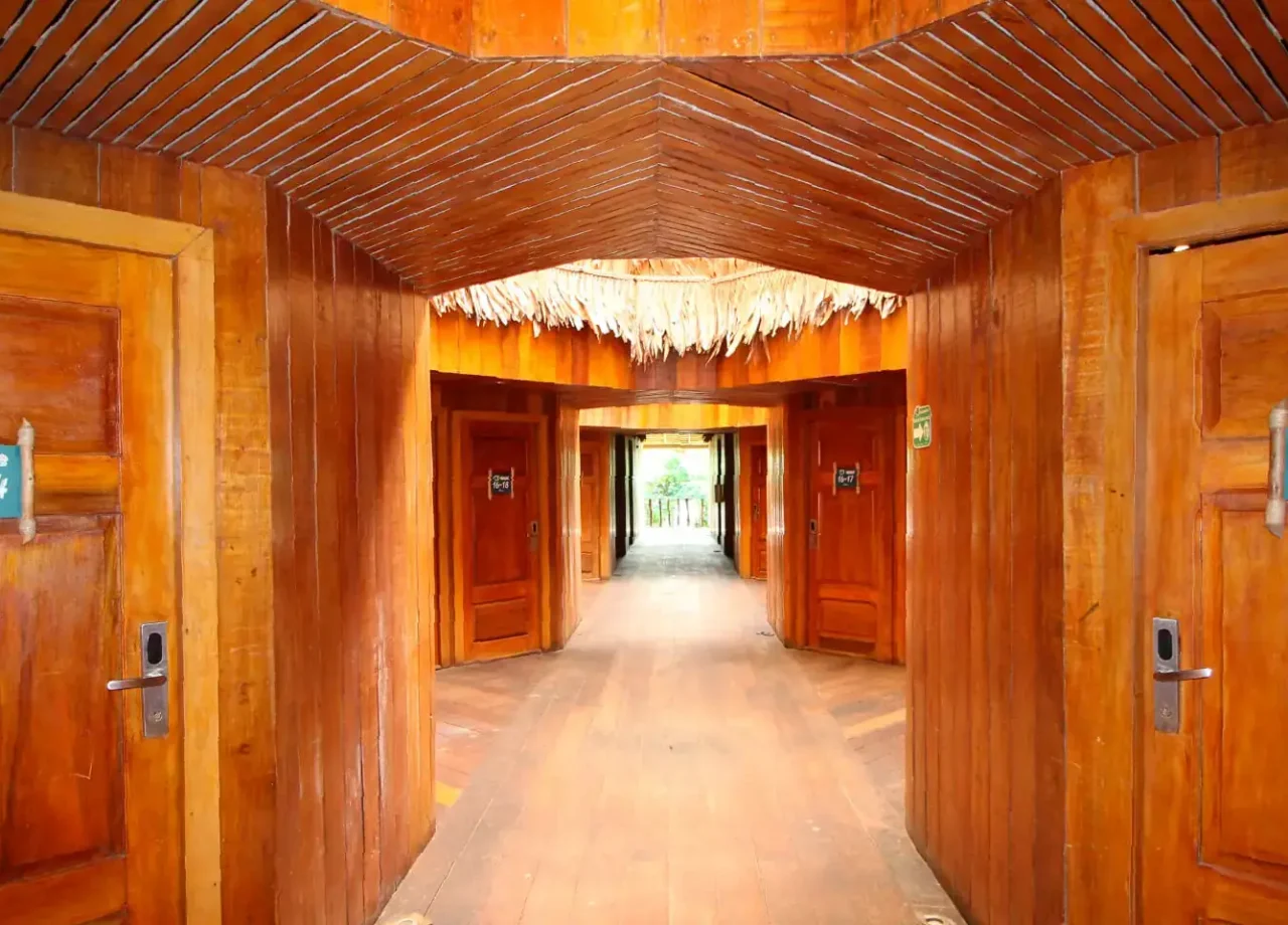 pasillo habitaciones hotel amazon amazonas