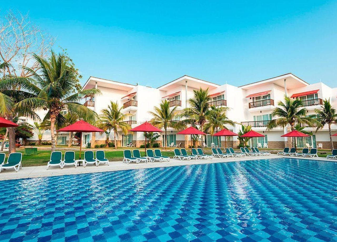 piscina-hotel-decameron-baru