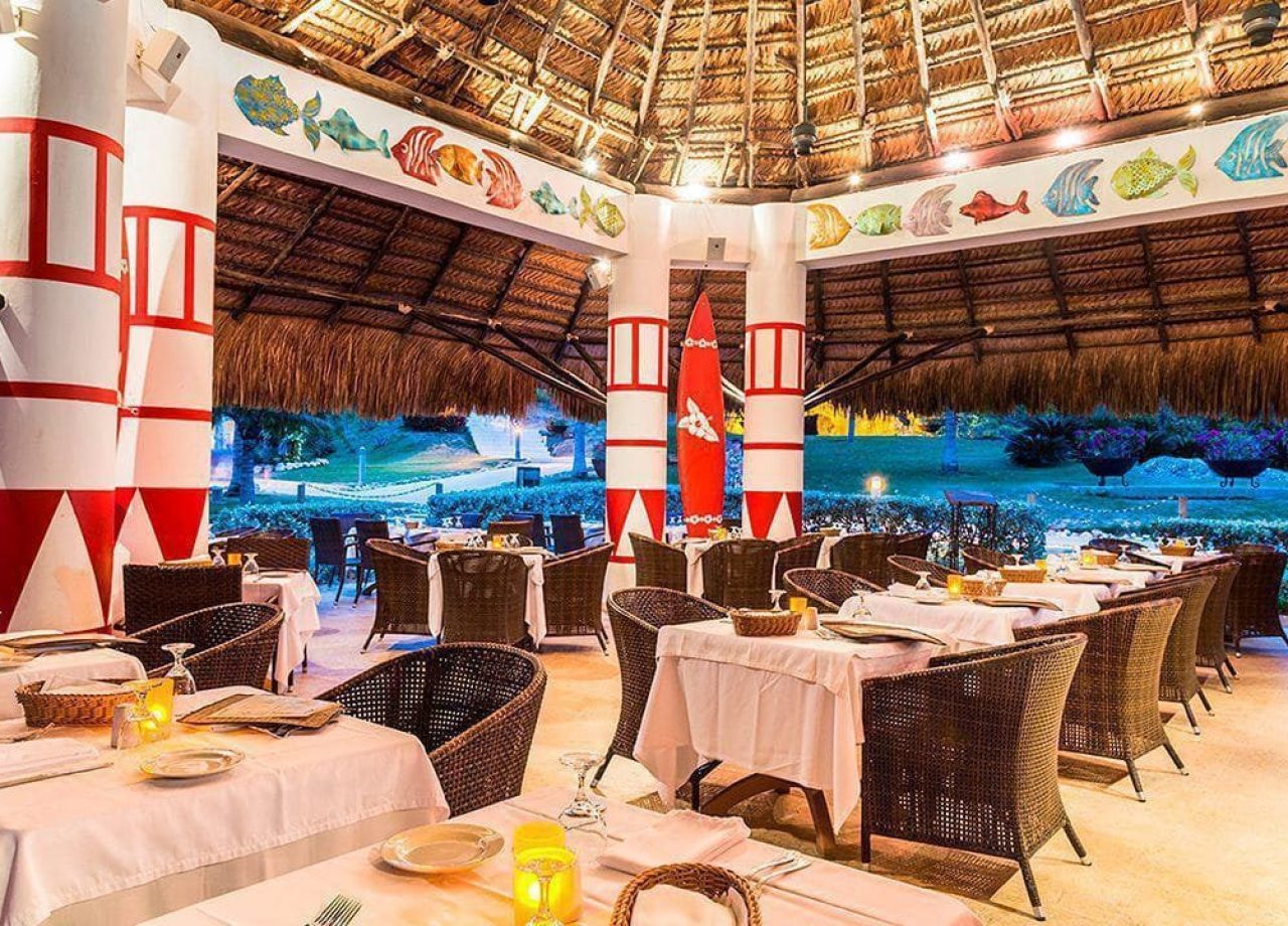 restaurante-tematico-hotel-decameron-baru
