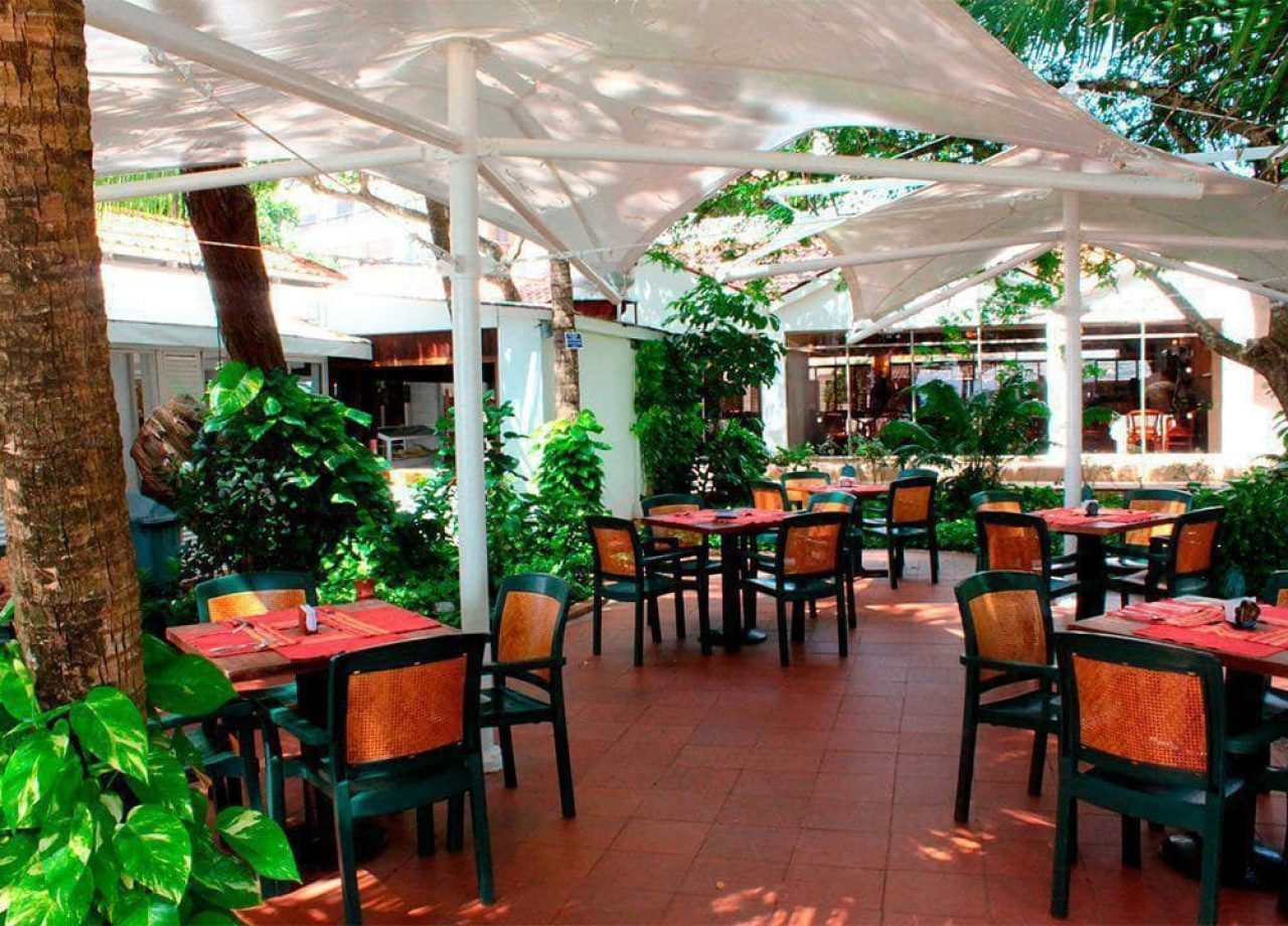 salon-externo-hotel-decameron-aquarium