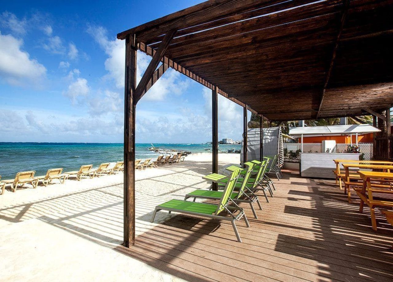 zona bar-descanso-hotel-decameron-maryland